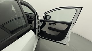 Used 2022 Tata Altroz XZA+ Petrol Automatic interior RIGHT FRONT DOOR OPEN VIEW