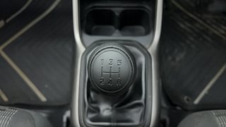 Used 2018 Maruti Suzuki Ignis [2017-2020] Sigma MT Petrol Petrol Manual interior GEAR  KNOB VIEW