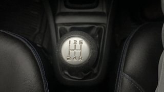 Used 2017 Maruti Suzuki Swift [2014-2017] VXI (O) Petrol Manual interior GEAR  KNOB VIEW