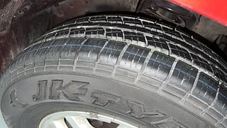 Used 2017 Mahindra TUV300 [2015-2020] T8 mHAWK100 Dual Tone Diesel Manual tyres RIGHT FRONT TYRE TREAD VIEW