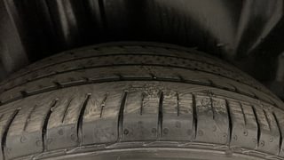 Used 2022 volkswagen Vento Highline Plus 1.0L TSI Petrol AT Petrol Automatic tyres RIGHT REAR TYRE TREAD VIEW