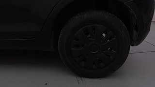 Used 2013 Maruti Suzuki Swift [2011-2017] VXi Petrol Manual tyres LEFT REAR TYRE RIM VIEW