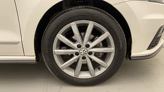 Used 2022 volkswagen Vento Highline Plus 1.0L TSI Petrol AT Petrol Automatic tyres RIGHT FRONT TYRE RIM VIEW