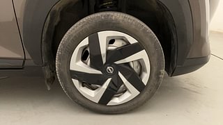 Used 2022 Nissan Magnite XE Petrol Manual tyres RIGHT FRONT TYRE RIM VIEW