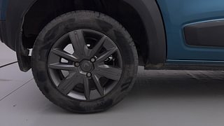 Used 2021 Renault Kwid CLIMBER 1.0 AMT Opt Petrol Automatic tyres RIGHT REAR TYRE RIM VIEW