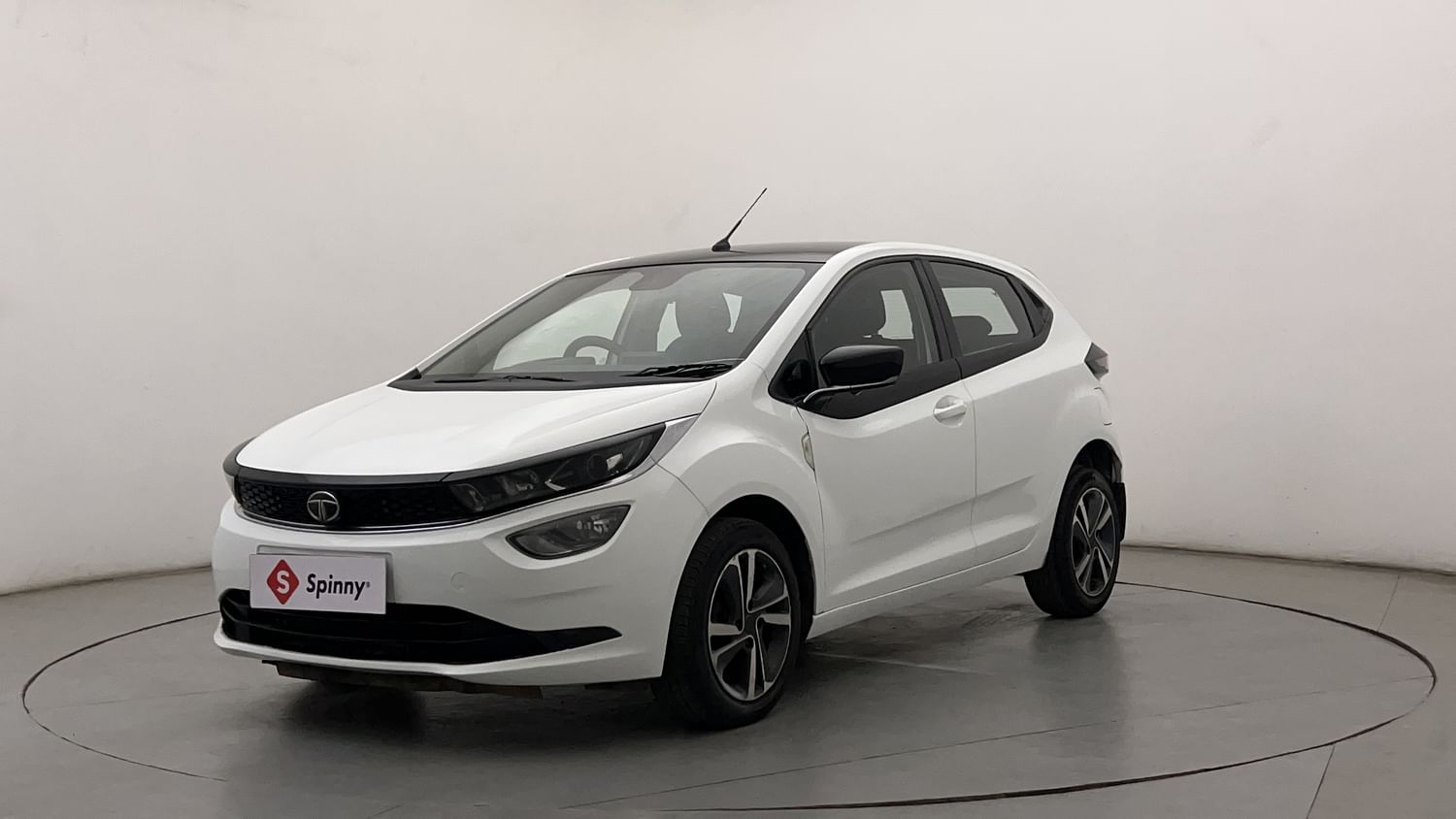 LEFT FRONT CORNER VIEW