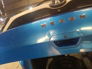 Used 2020 Tata Nexon XZA Plus Dualtone Roof (O) AMT Petrol Automatic dents MINOR DENT