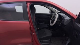 Used 2018 Renault Kwid [2015-2019] RXT Petrol Manual interior RIGHT SIDE FRONT DOOR CABIN VIEW