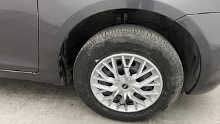Used 2017 Maruti Suzuki Swift [2014-2017] VXI (O) Petrol Manual tyres RIGHT FRONT TYRE RIM VIEW