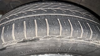 Used 2018 Hyundai Grand i10 [2017-2020] Asta 1.2 Kappa VTVT Petrol Manual tyres RIGHT REAR TYRE TREAD VIEW