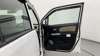 Used 2018 Maruti Suzuki Wagon R 1.0 [2013-2019] LXi CNG Petrol+cng Manual interior RIGHT FRONT DOOR OPEN VIEW