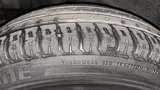 Used 2013 Maruti Suzuki Swift [2011-2017] VXi Petrol Manual tyres RIGHT REAR TYRE TREAD VIEW