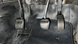 Used 2017 Mahindra TUV300 [2015-2020] T8 mHAWK100 Dual Tone Diesel Manual interior PEDALS VIEW