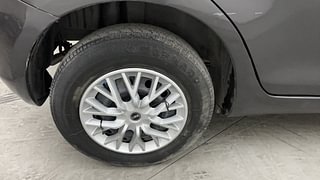 Used 2017 Maruti Suzuki Swift [2014-2017] VXI (O) Petrol Manual tyres RIGHT REAR TYRE RIM VIEW