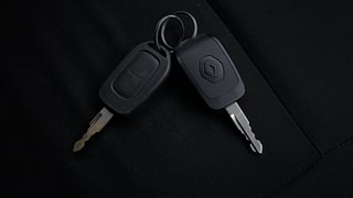 Used 2018 Renault Kwid [2015-2019] RXT Petrol Manual extra CAR KEY VIEW