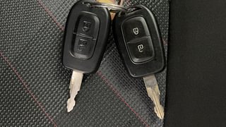 Used 2020 renault Kwid 1.0 RXT Opt Petrol Manual extra CAR KEY VIEW