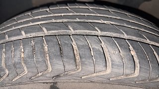 Used 2018 Renault Kwid [2015-2019] RXT Petrol Manual tyres LEFT FRONT TYRE TREAD VIEW