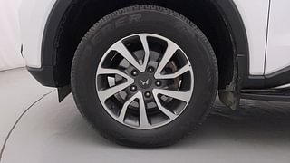 Used 2023 Mahindra Scorpio N Z8 L 4WD Diesel AT 7 STR Diesel Automatic tyres LEFT FRONT TYRE RIM VIEW