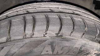 Used 2013 Hyundai i10 magna 1.1 Petrol Manual tyres RIGHT FRONT TYRE TREAD VIEW
