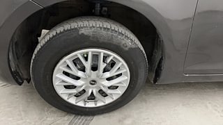 Used 2017 Maruti Suzuki Swift [2014-2017] VXI (O) Petrol Manual tyres LEFT FRONT TYRE RIM VIEW