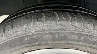 Used 2022 Renault Kwid RXL Opt Petrol Manual tyres RIGHT REAR TYRE TREAD VIEW