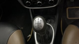 Used 2016 Renault Duster [2015-2016] 85 PS RXL EXPLORE Diesel Manual interior GEAR  KNOB VIEW