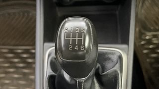 Used 2019 Hyundai Verna [2017-2020] 1.6 VTVT SX Petrol Manual interior GEAR  KNOB VIEW