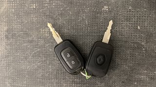 Used 2016 Renault Kwid [2015-2019] RXT Petrol Manual extra CAR KEY VIEW