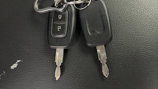 Used 2022 Renault Kwid RXL Opt Petrol Manual extra CAR KEY VIEW