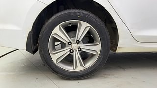 Used 2019 Hyundai Verna [2017-2020] 1.6 VTVT SX Petrol Manual tyres RIGHT REAR TYRE RIM VIEW
