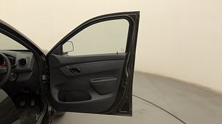 Used 2016 Renault Kwid [2015-2019] RXT Petrol Manual interior RIGHT FRONT DOOR OPEN VIEW
