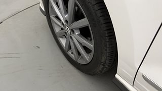 Used 2022 volkswagen Vento Highline Plus 1.0L TSI Petrol AT Petrol Automatic dents MINOR DENT
