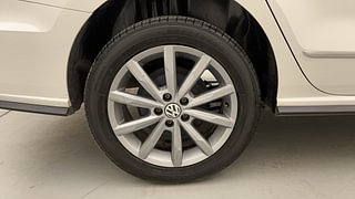 Used 2022 volkswagen Vento Highline Plus 1.0L TSI Petrol AT Petrol Automatic tyres RIGHT REAR TYRE RIM VIEW