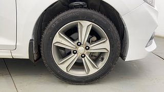 Used 2019 Hyundai Verna [2017-2020] 1.6 VTVT SX Petrol Manual tyres RIGHT FRONT TYRE RIM VIEW