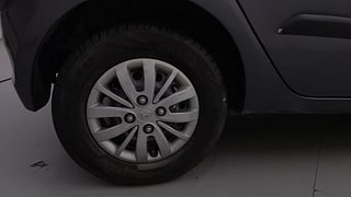 Used 2013 Hyundai i10 magna 1.1 Petrol Manual tyres RIGHT REAR TYRE RIM VIEW
