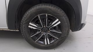 Used 2022 Renault Kwid Climber 1.0l SCE Petrol MT Petrol Manual tyres RIGHT FRONT TYRE RIM VIEW