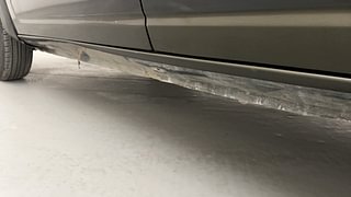 Used 2016 Renault Kwid [2015-2019] RXT Petrol Manual dents MINOR SCRATCH