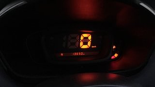 Used 2019 Renault Kwid [2015-2019] 1.0 RXT AMT Opt Petrol Automatic interior CLUSTERMETER VIEW