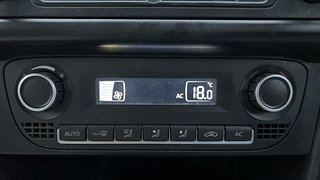 Used 2014 Volkswagen Polo [2010-2014] Highline1.2L (P) Petrol Manual top_features Automatic climate control