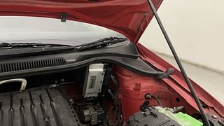 Used 2020 Volkswagen Polo [2018-2022] Comfortline 1.0L (P) Petrol Manual engine ENGINE LEFT SIDE HINGE & APRON VIEW