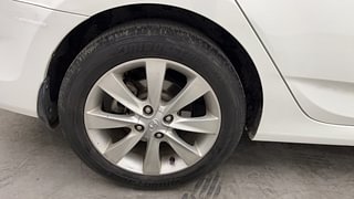 Used 2011 Hyundai Verna [2011-2015] Fluidic 1.6 VTVT SX Opt AT Petrol Automatic tyres RIGHT REAR TYRE RIM VIEW