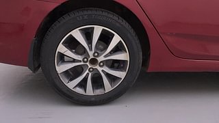 Used 2017 Hyundai Fluidic Verna 4S [2015-2018] 1.6 VTVT SX Petrol Manual tyres RIGHT REAR TYRE RIM VIEW