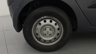 Used 2014 Hyundai i10 magna 1.1 Petrol Manual tyres RIGHT REAR TYRE RIM VIEW