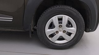Used 2019 Renault Kwid [2015-2019] 1.0 RXT AMT Opt Petrol Automatic tyres RIGHT FRONT TYRE RIM VIEW