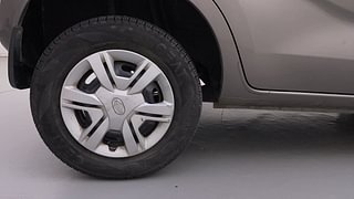 Used 2019 Datsun Redi-GO [2015-2019] S 1.0 AMT Petrol Automatic tyres RIGHT REAR TYRE RIM VIEW