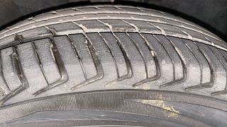 Used 2019 Renault Kwid [2015-2019] 1.0 RXT AMT Opt Petrol Automatic tyres RIGHT FRONT TYRE TREAD VIEW