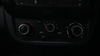 Used 2021 Renault Kwid 1.0L RXT (O) AMT SCE Petrol Automatic top_features Air conditioner