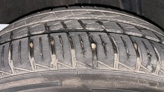 Used 2021 Renault Kwid 1.0L RXT (O) AMT SCE Petrol Automatic tyres RIGHT REAR TYRE TREAD VIEW