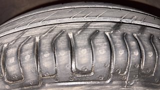 Used 2012 Hyundai i10 Sportz 1.2 Kappa2 Petrol Manual tyres RIGHT FRONT TYRE TREAD VIEW