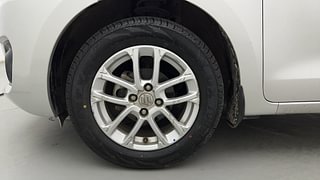 Used 2019 Maruti Suzuki Swift [2017-2021] ZXi AMT Petrol Automatic tyres LEFT FRONT TYRE RIM VIEW
